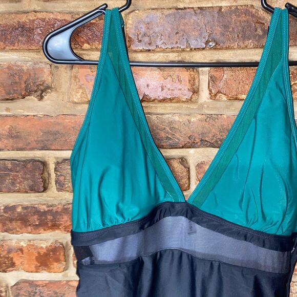 NWT Suuksess Black Green Mesh V-neck One-Piece Swim Bathing Suit Women's Size XL - Picture 4 of 9